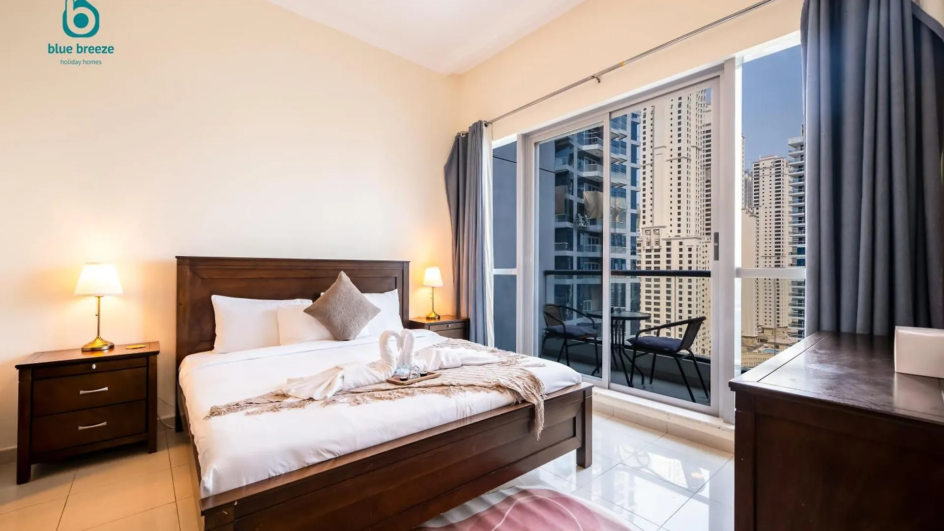 Apartment Blue Breeze - Chic Marina Retreat With Balcony And Canal Views Dubai