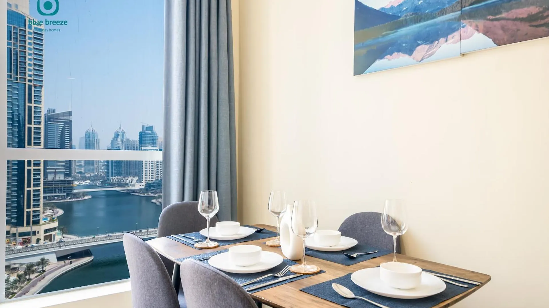 Apartment Blue Breeze - Chic Marina Retreat With Balcony And Canal Views Dubai
