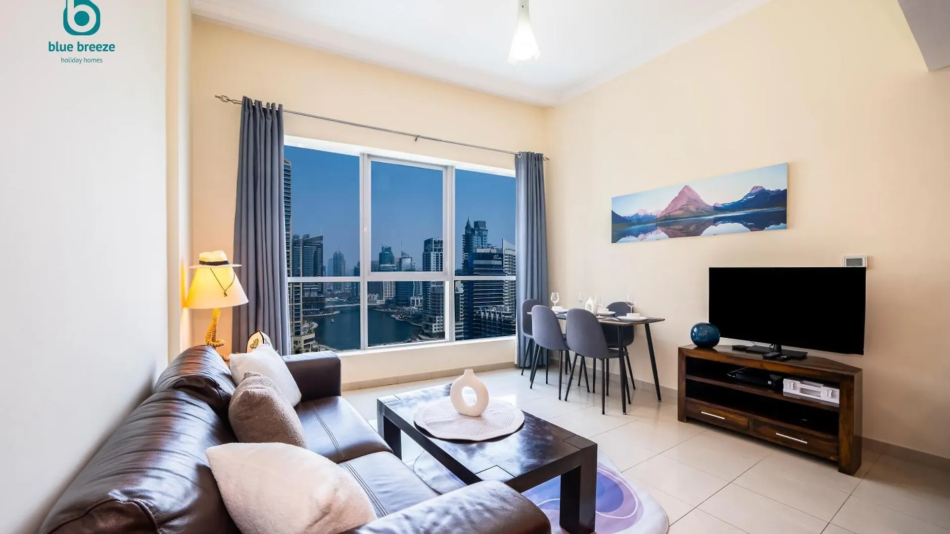 Blue Breeze - Chic Marina Retreat With Balcony And Canal Views Dubai Apartment