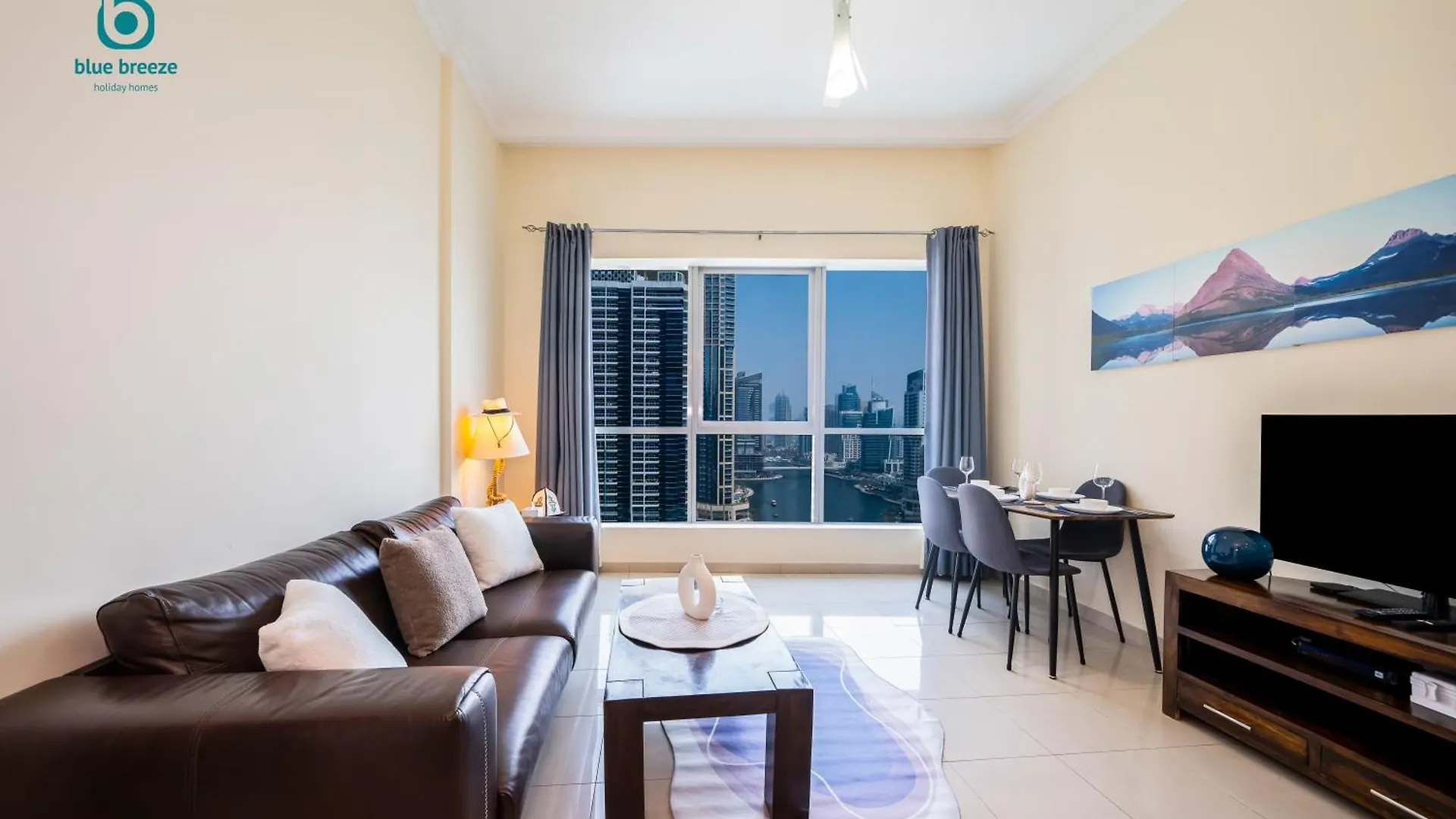 Blue Breeze - Chic Marina Retreat With Balcony And Canal Views Dubai